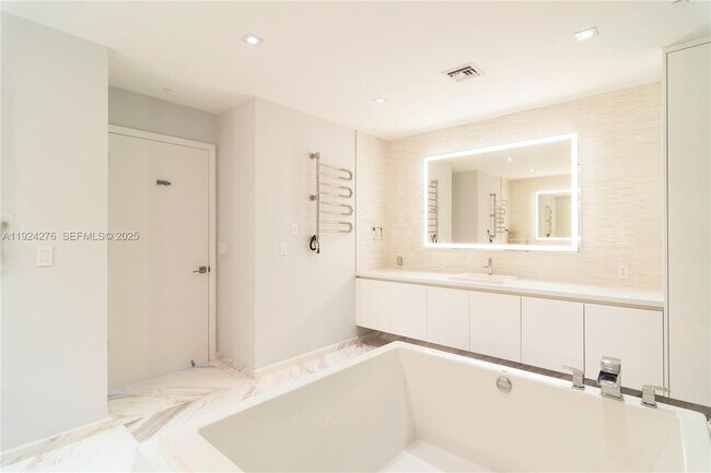 Building Photo - 701 N Fort Lauderdale Beach Blvd