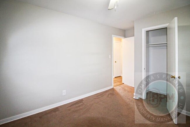 Building Photo - 2 Bed 1 Bath House Located In Council Bluf...