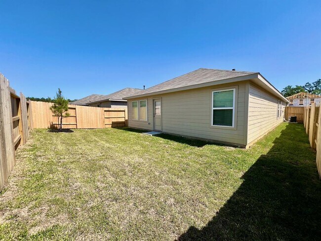 Building Photo - 3027 Mallorca Dr