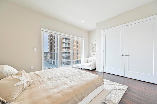 Building Photo - 112 S Weymouth Ave