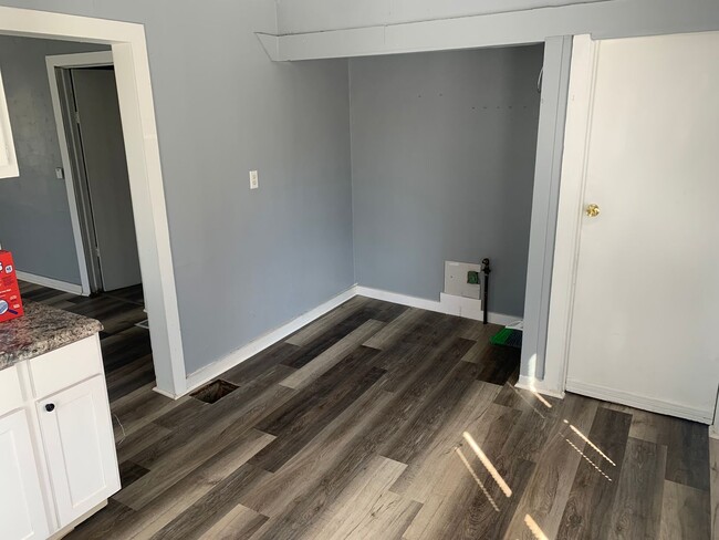 Building Photo - Newly renovated 1 bed 1 bath in the heart ...