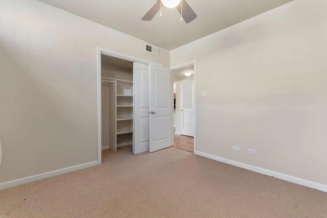 Building Photo - Lovely condo in the heart of Mayfair!