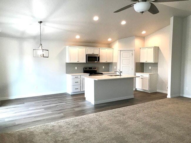Building Photo - 282 S Sunset Point Way