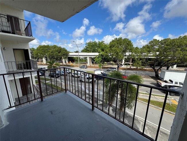 Building Photo - 3300 S Dixie Hwy