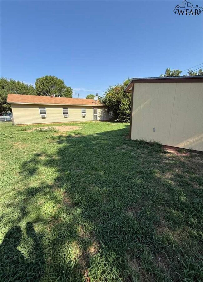 Building Photo - 1405 Tanbark Rd