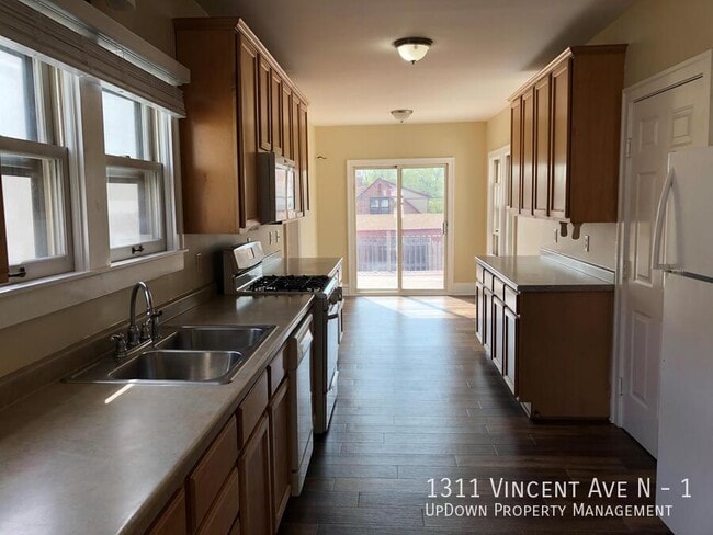 Building Photo - 1311 N Vincent Ave