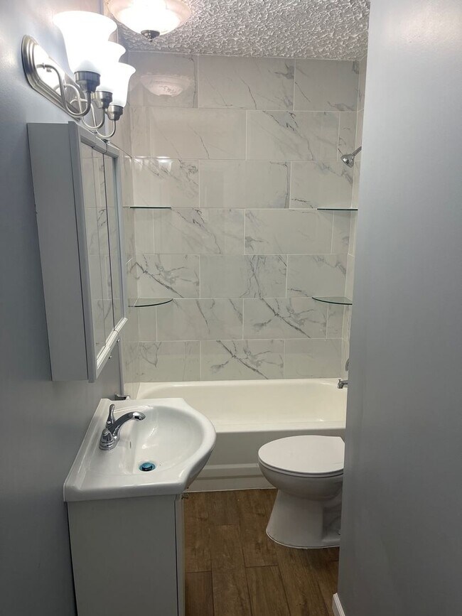 Building Photo - Nice 2 Bedroom Home