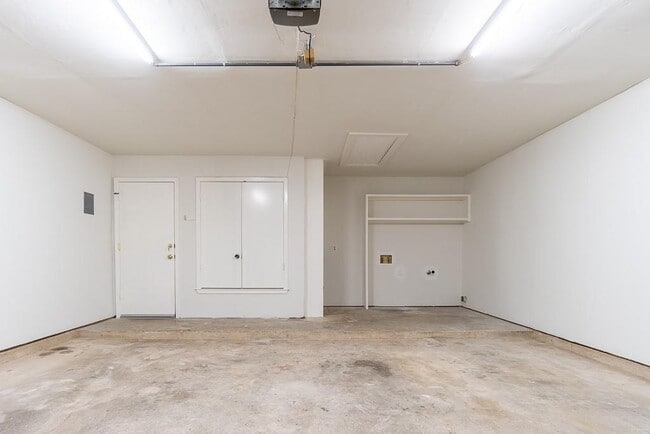 Building Photo - 8312 Roan Ln