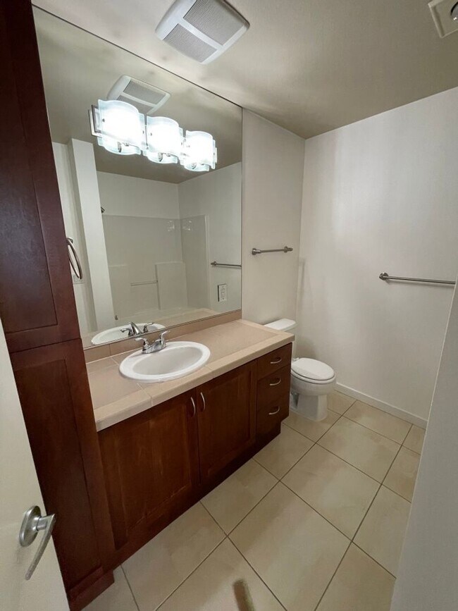Building Photo - 1Bd/1Ba Redmond Condo
