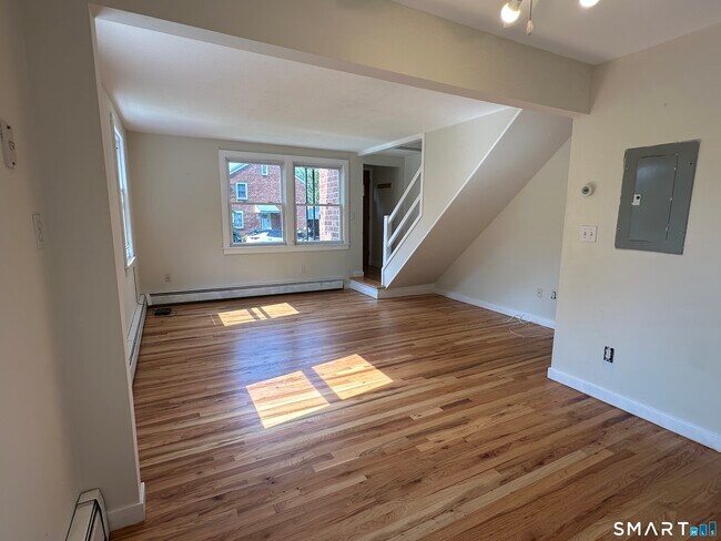 Building Photo - 94 Garden Dr