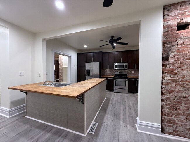 Building Photo - Updated 3BR 1 bath house now showing!