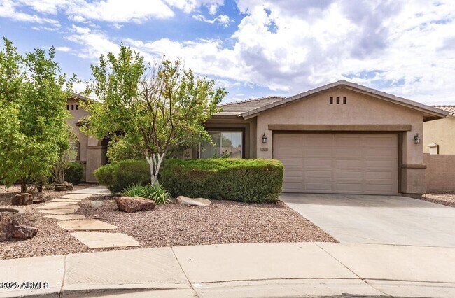 Building Photo - 1515 N Los Alamos Cir