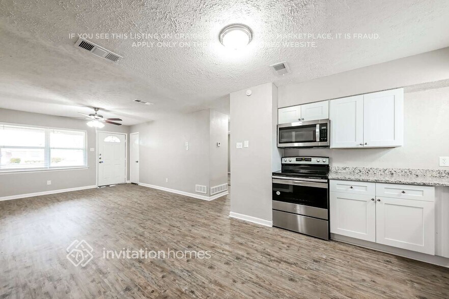 Building Photo - 2740 Blue Ridge Dr