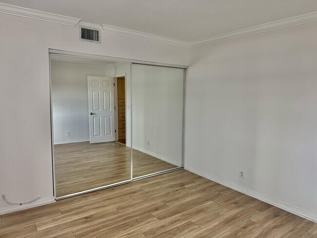 Building Photo - 1527 S Flagler Dr