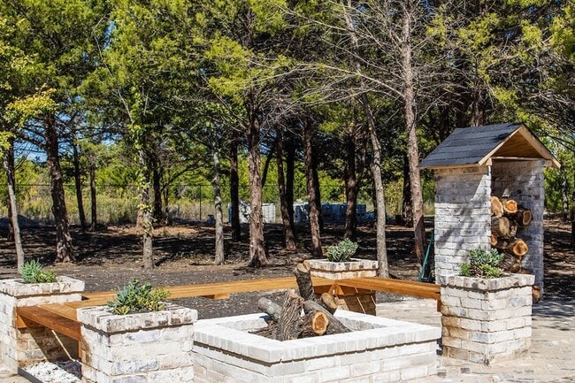 Building Photo - 371 S Ring Rd