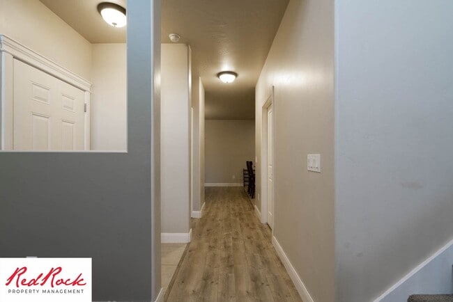 Building Photo - 3 Bedroom Furnished Home in Hidden Valley ...