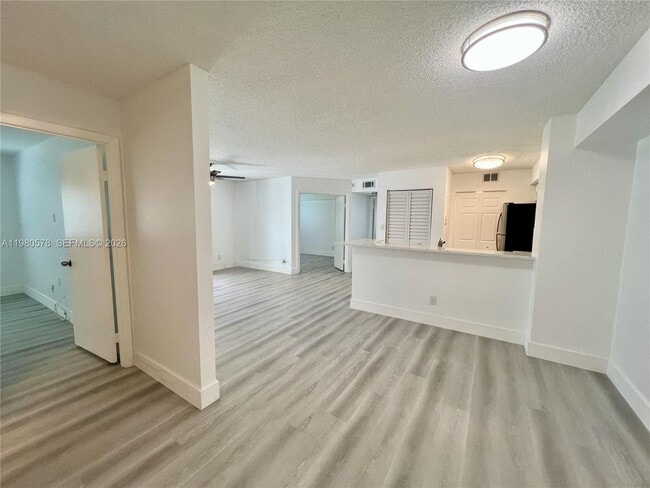 Building Photo - 640 S Park Rd