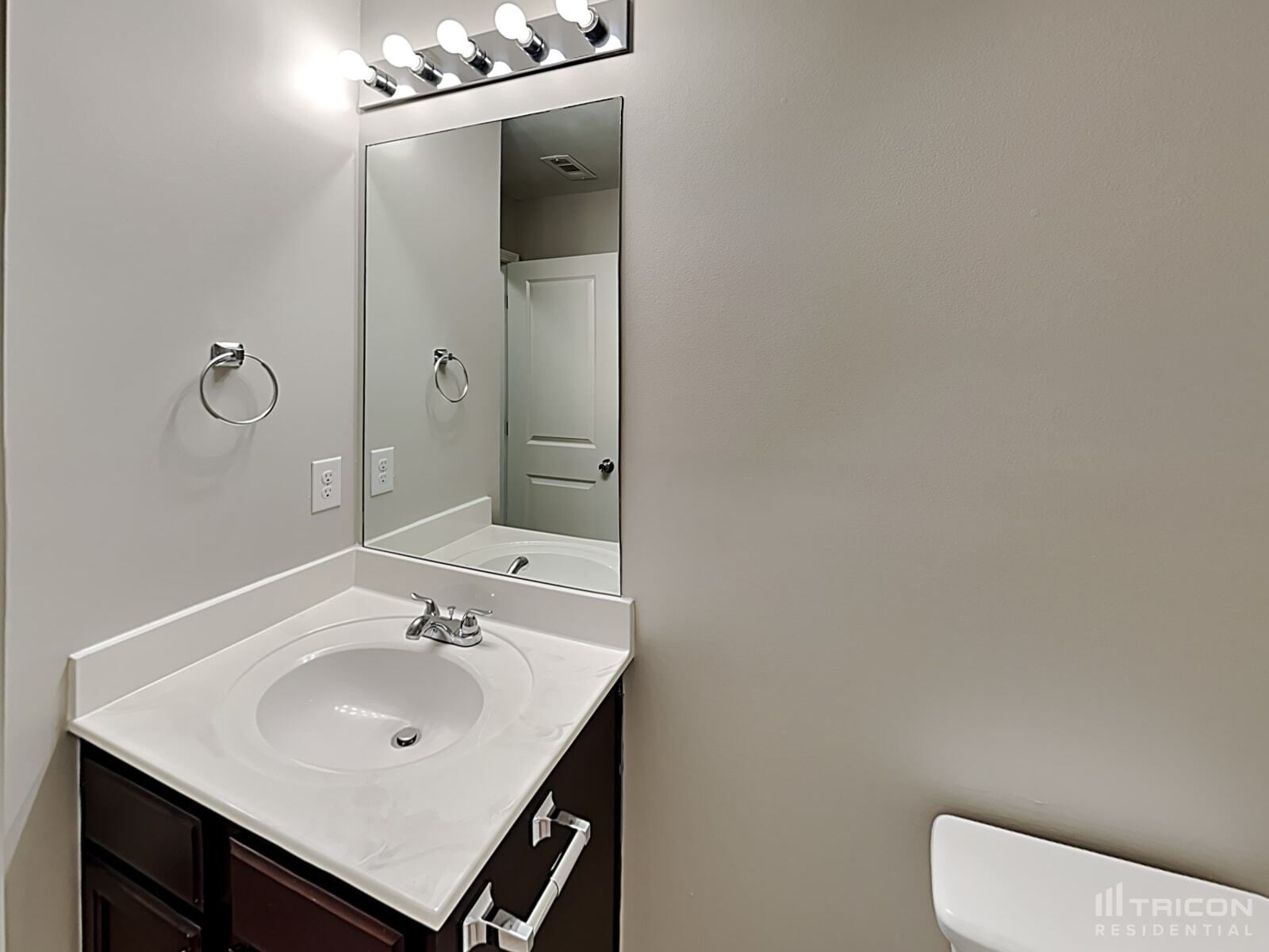 Building Photo - 419 Renown Ct