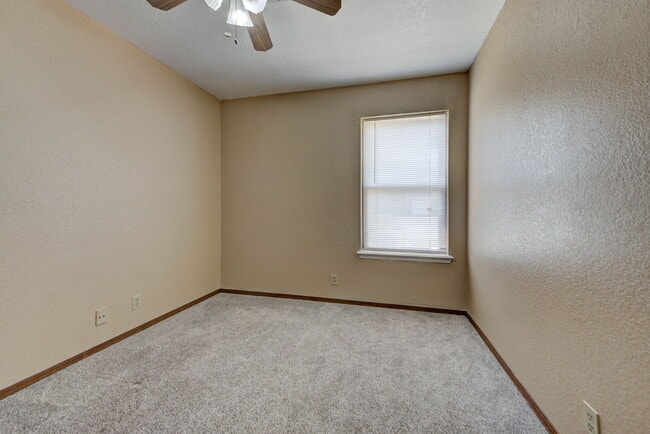Building Photo - 905 Hawks Nest Dr