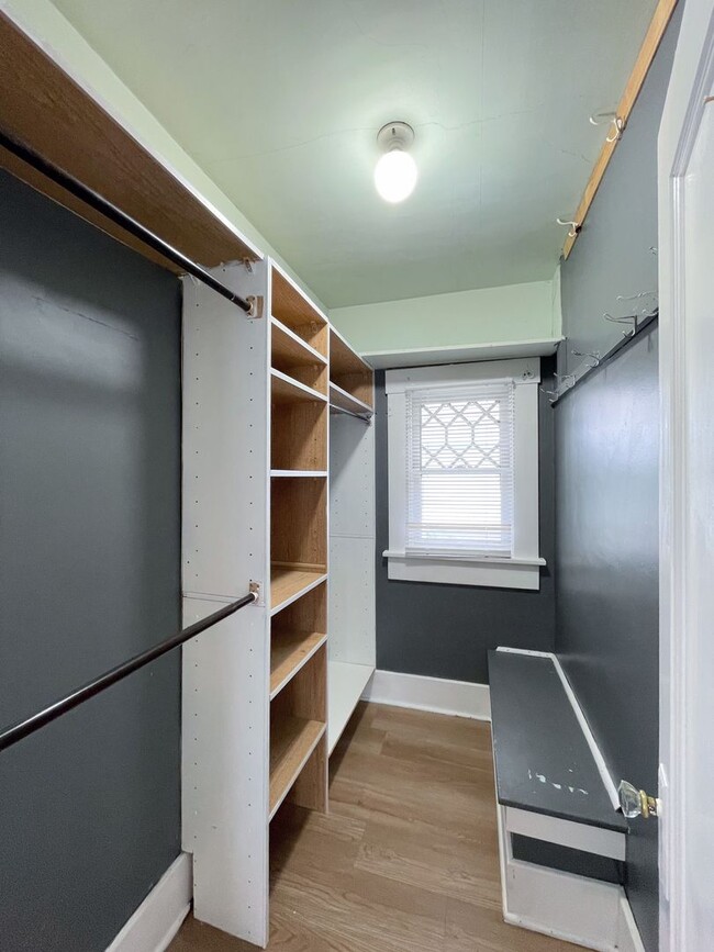Building Photo - Updated 3 bedroom home
