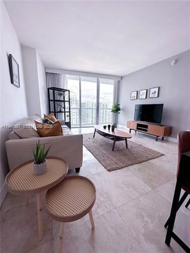 Building Photo - 485 Brickell Ave