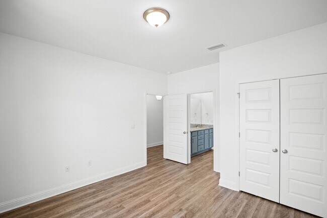 Building Photo - DON'T MISS OUT!