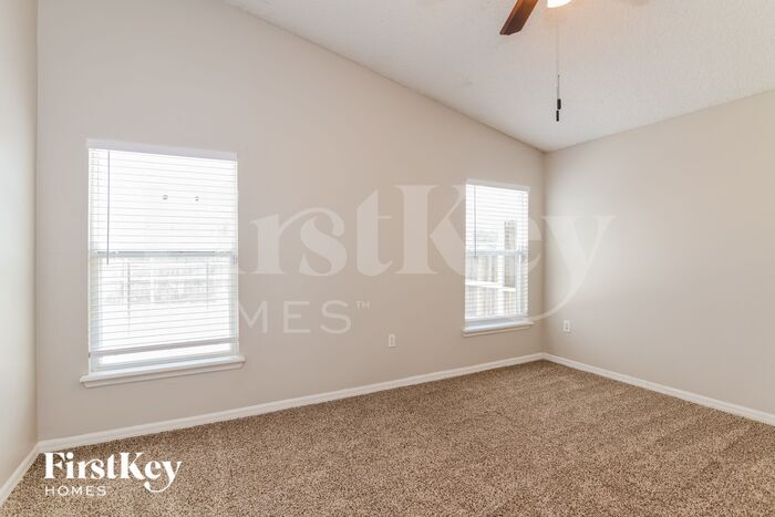 Building Photo - 833 Clear Creek Cir