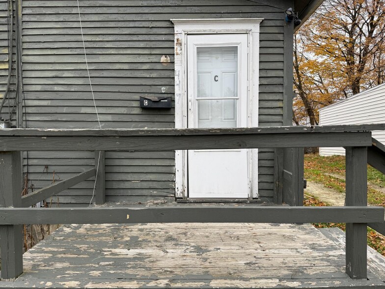 Building Photo - 447 E Silver St