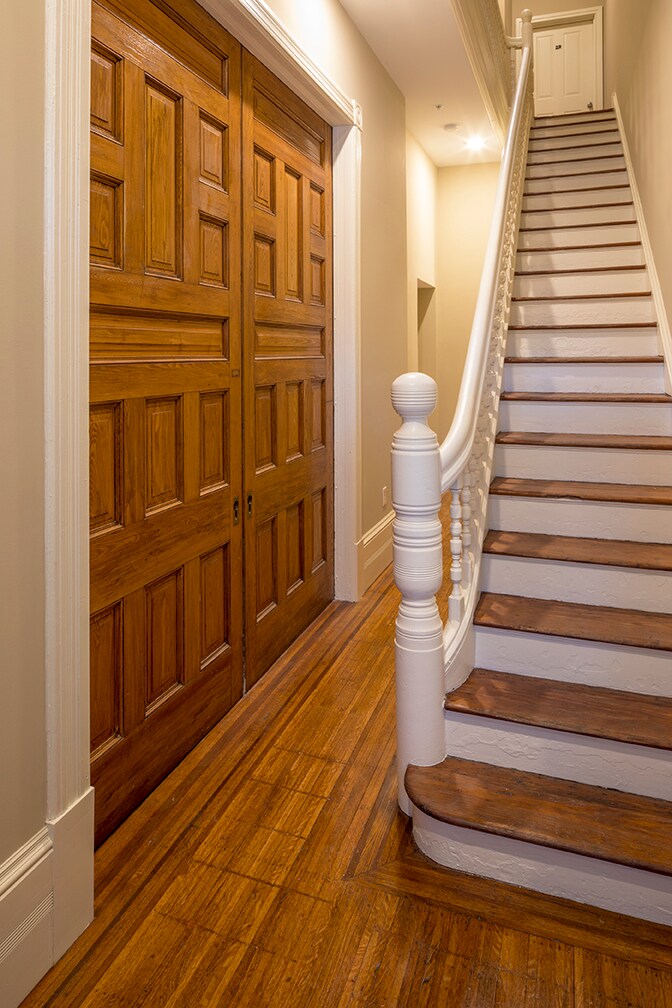 Entry hall - 1323 Eutaw Pl