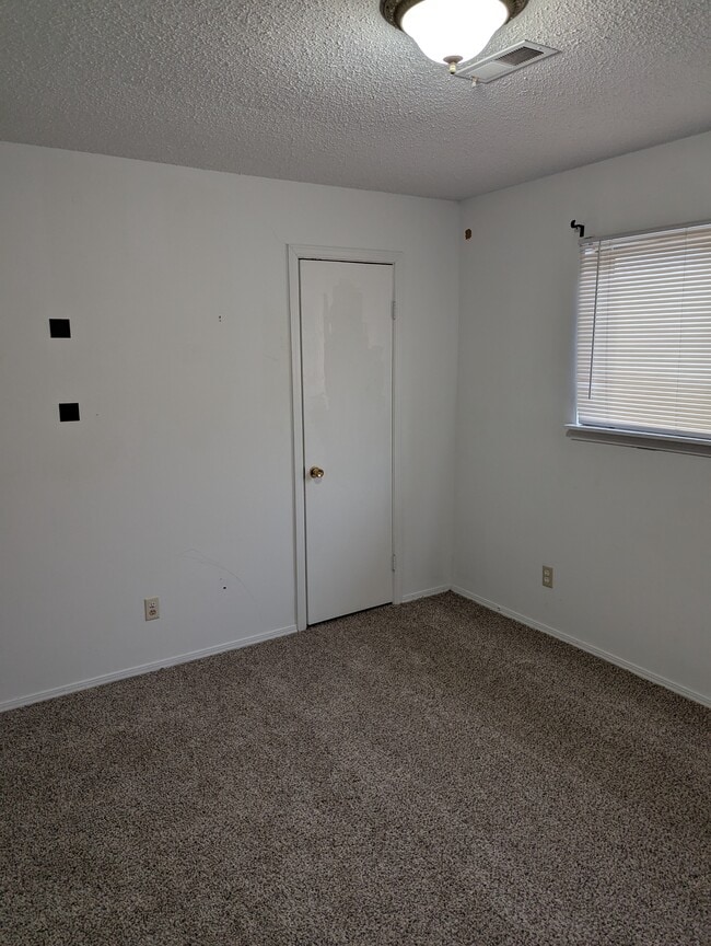 Building Photo - 108 Burwash Ave