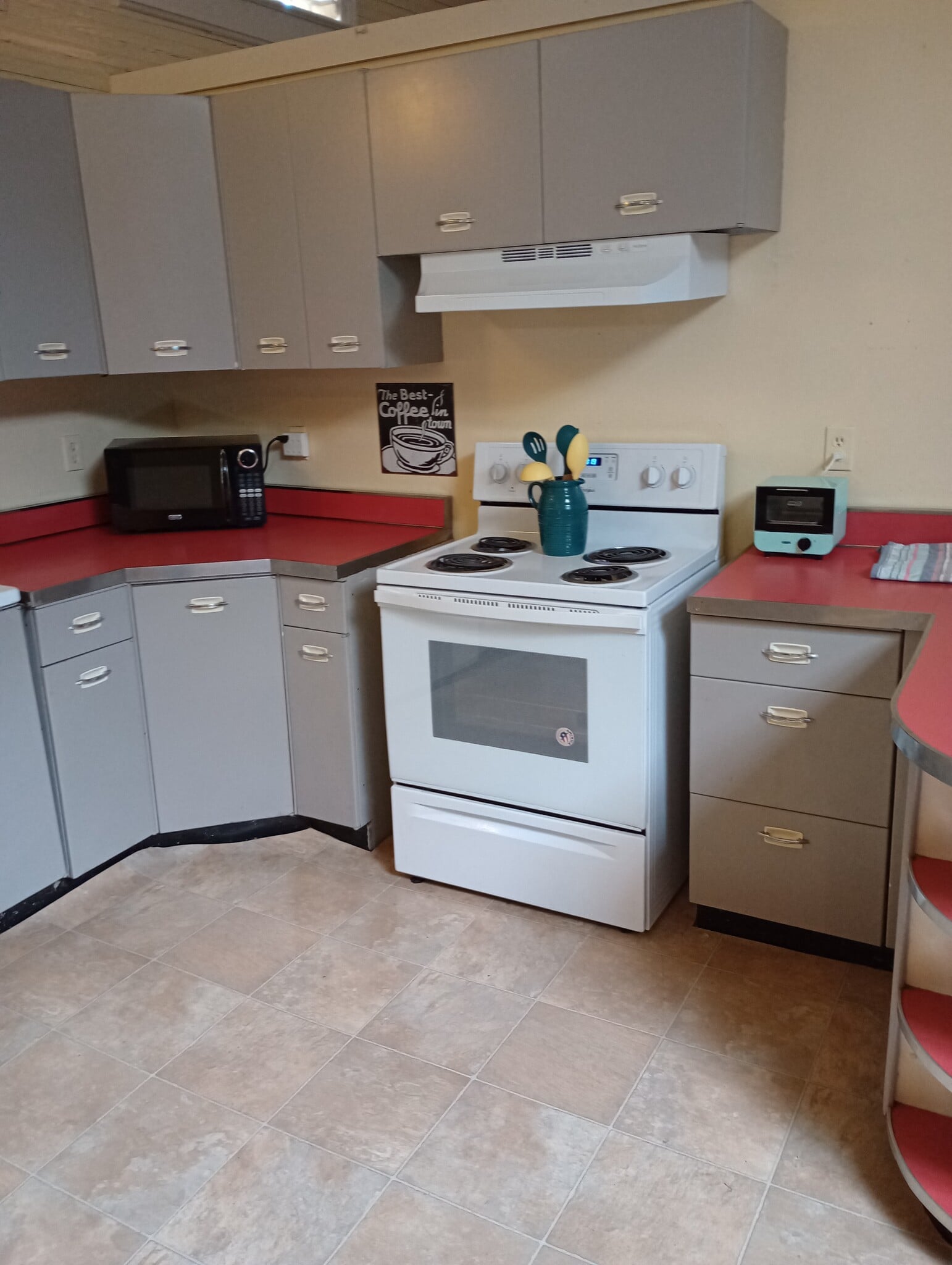 Building Photo - 610 S Cox St