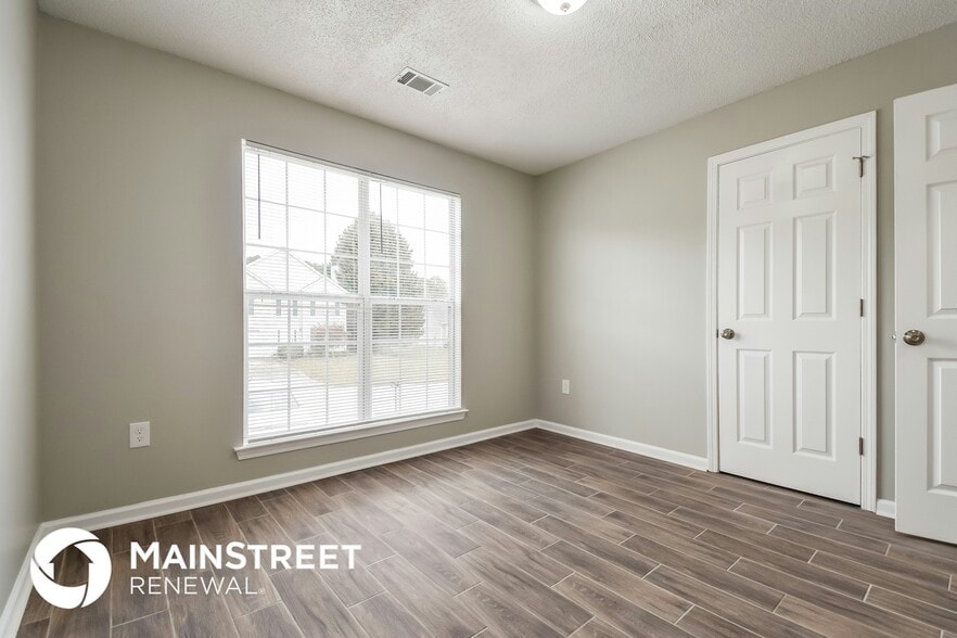 Building Photo - 9407 Rollinghills Dr