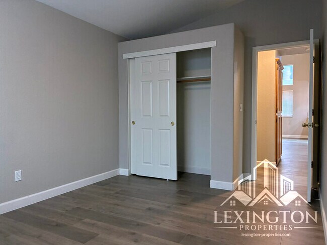 Building Photo - Updated 3 Bedroom, 2 Bathroom, Single-Story Home in Antelope!