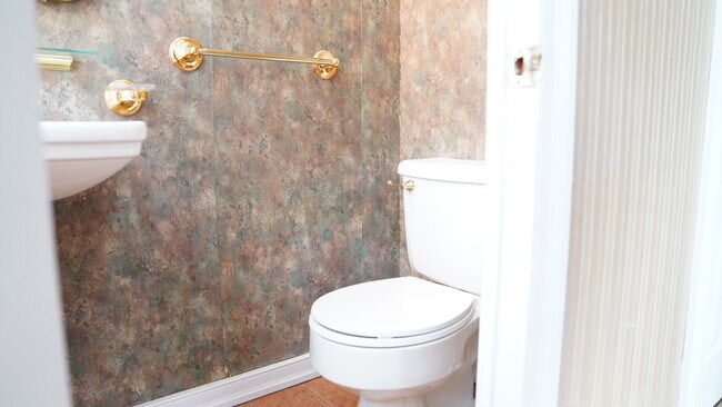 Building Photo - 6345 Morrowfield Ave