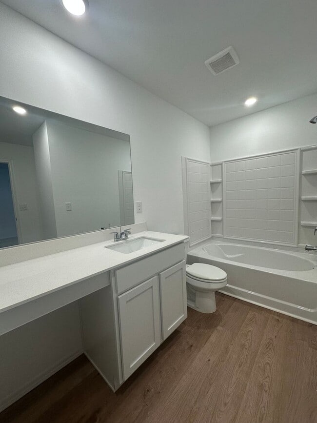 Building Photo - *Newly Built* 3 Bed 2 Bath 2 Car Garage