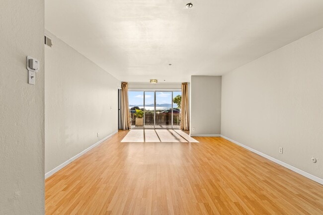 Building Photo - Utilities Paid! Modern 2 Bed Condo on the Water! Live by the Bay