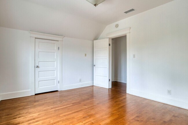 Building Photo - FALL IN LOVE with Craftsman Style Living!