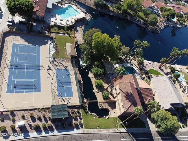 Building Photo - 1083 E Boston Ct