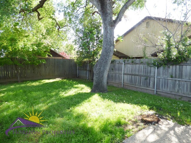 Building Photo - 3 Bed 2 Bath 1,317sqft Citrus Heights Home in Wildwood Estates