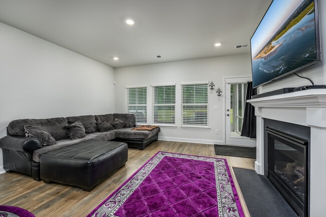 Building Photo - 837 Harrison Mill St