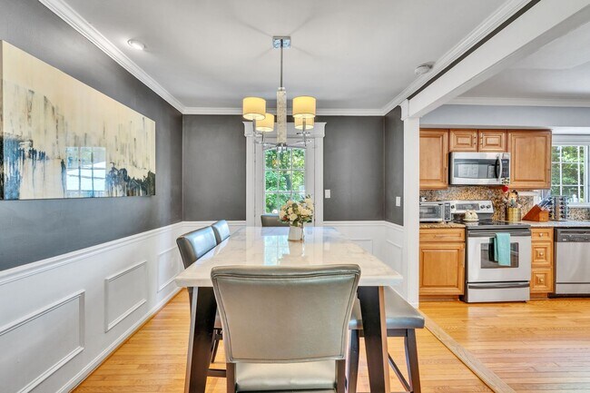 Building Photo - Modern 4 BR Colonial Retreat in River Bend...