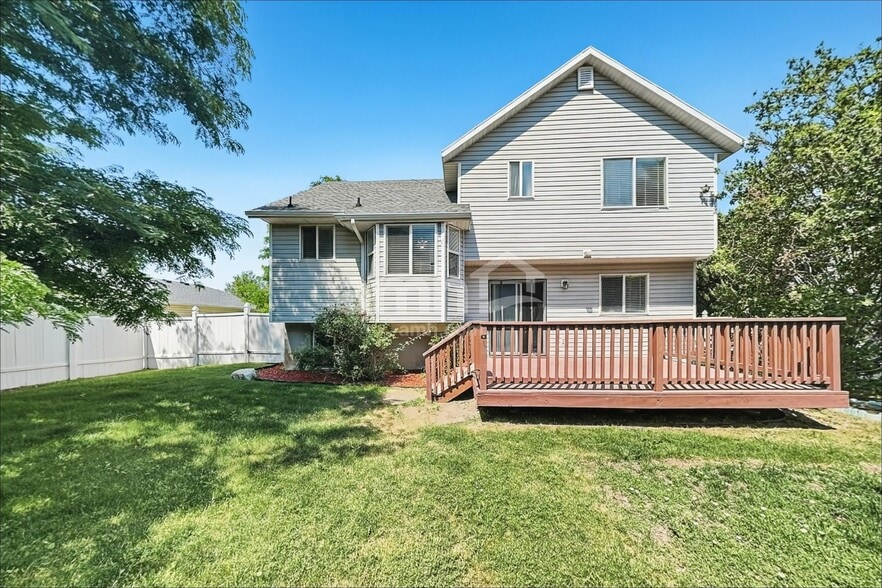 Building Photo - 1384 Fowler Ave