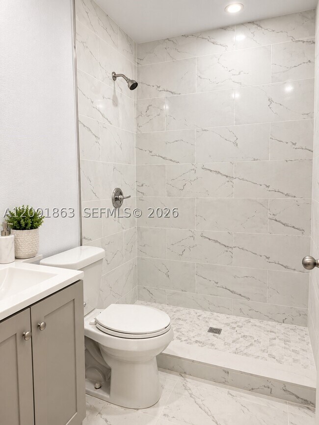 Building Photo - 5945 NW 38th St