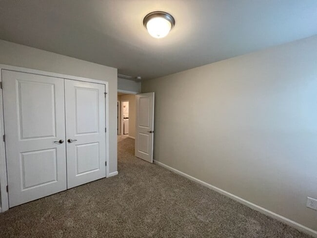 Building Photo - Like New Townhome in South & Main, Fuquay-Varina!