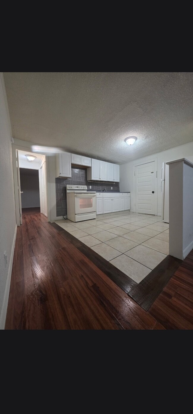 Kitchen - 535 McDonald Ave
