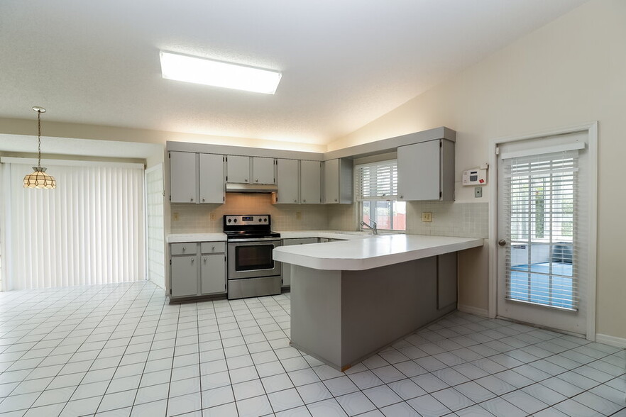 Building Photo - 9132 Hawkins Ct