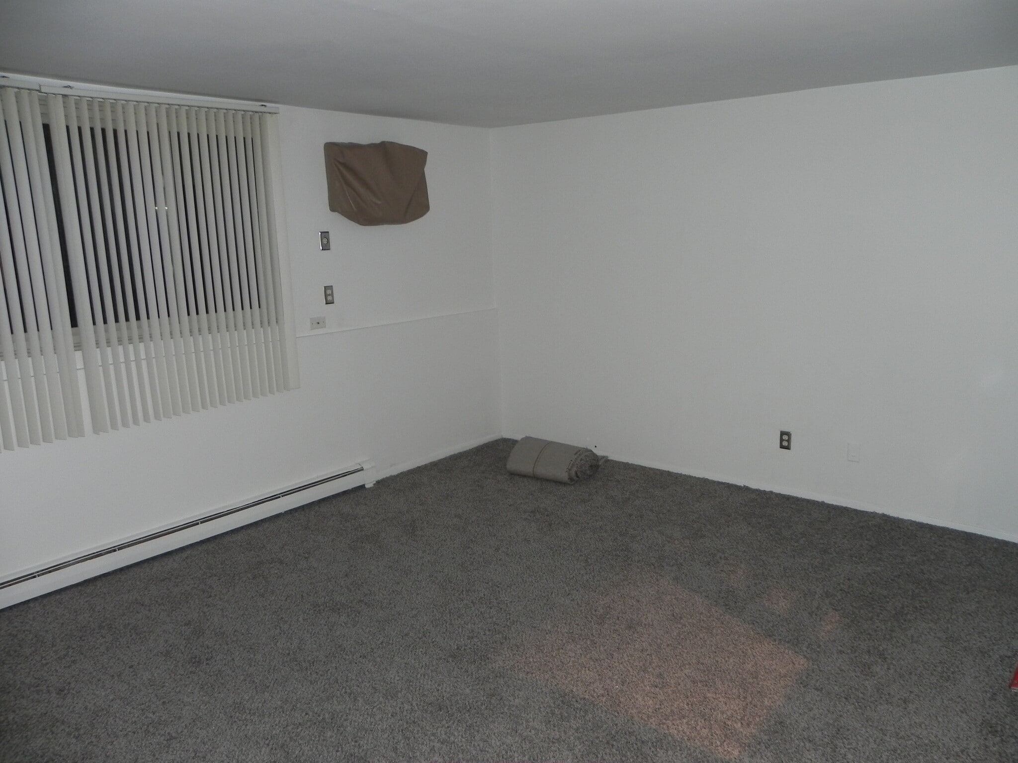 Building Photo - 125 Twin Oaks Dr
