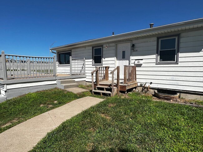 Building Photo - Cozy 3 Bedroom Home in Council Bluffs!