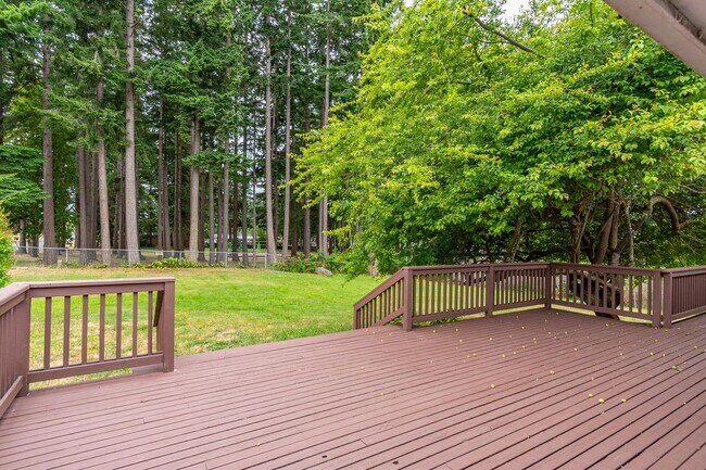 Building Photo - Spacious 4 Bed 2 Bath Home