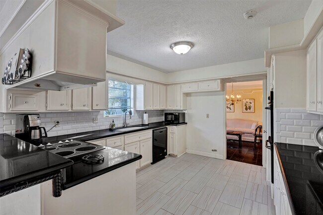 Building Photo - 8006 Pine Cup Dr